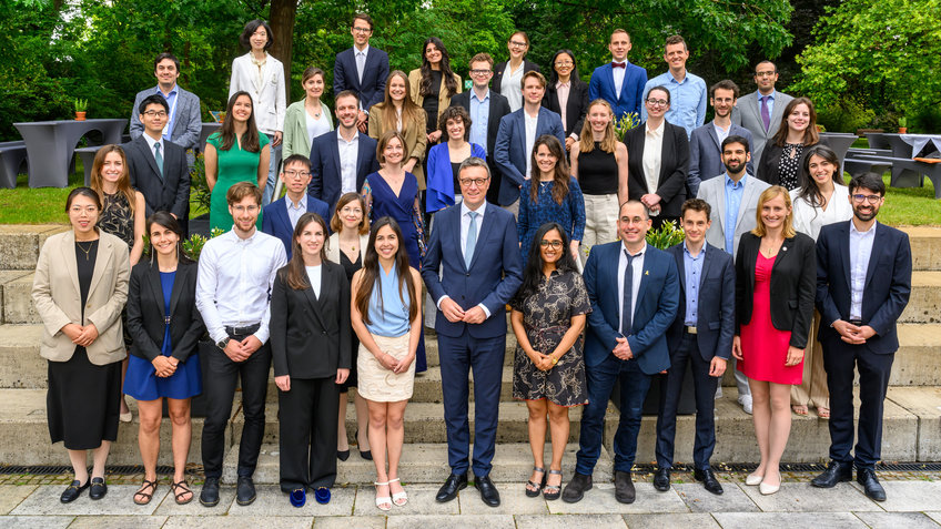 29 young early career researchers are being honoured with the Otto Hahn Medal 2024 in recognition of their outstanding scientific achievements in connection with their doctoral theses. 