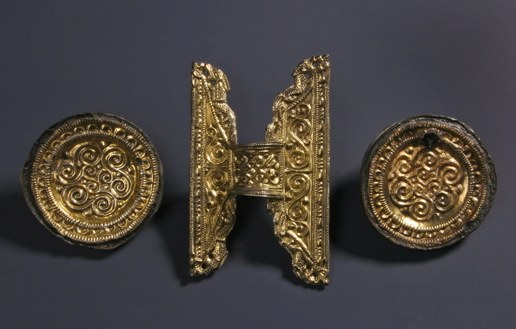 Grave goods from inhumation grave 3532 at Issendorf cemetery in Lower-Saxony, Germany. Individuals buried at Issendorf cemetery during the Middle Ages are genetically closely related with people who migrated into England during the Anglo-Saxon period.