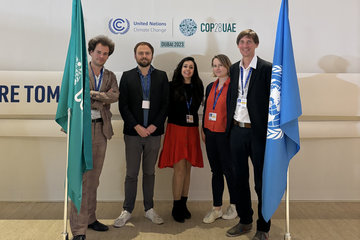 Philipp Sauter (2nd from left) was a member of the Max Planck delegation at the World Climate Summit in Dubai.